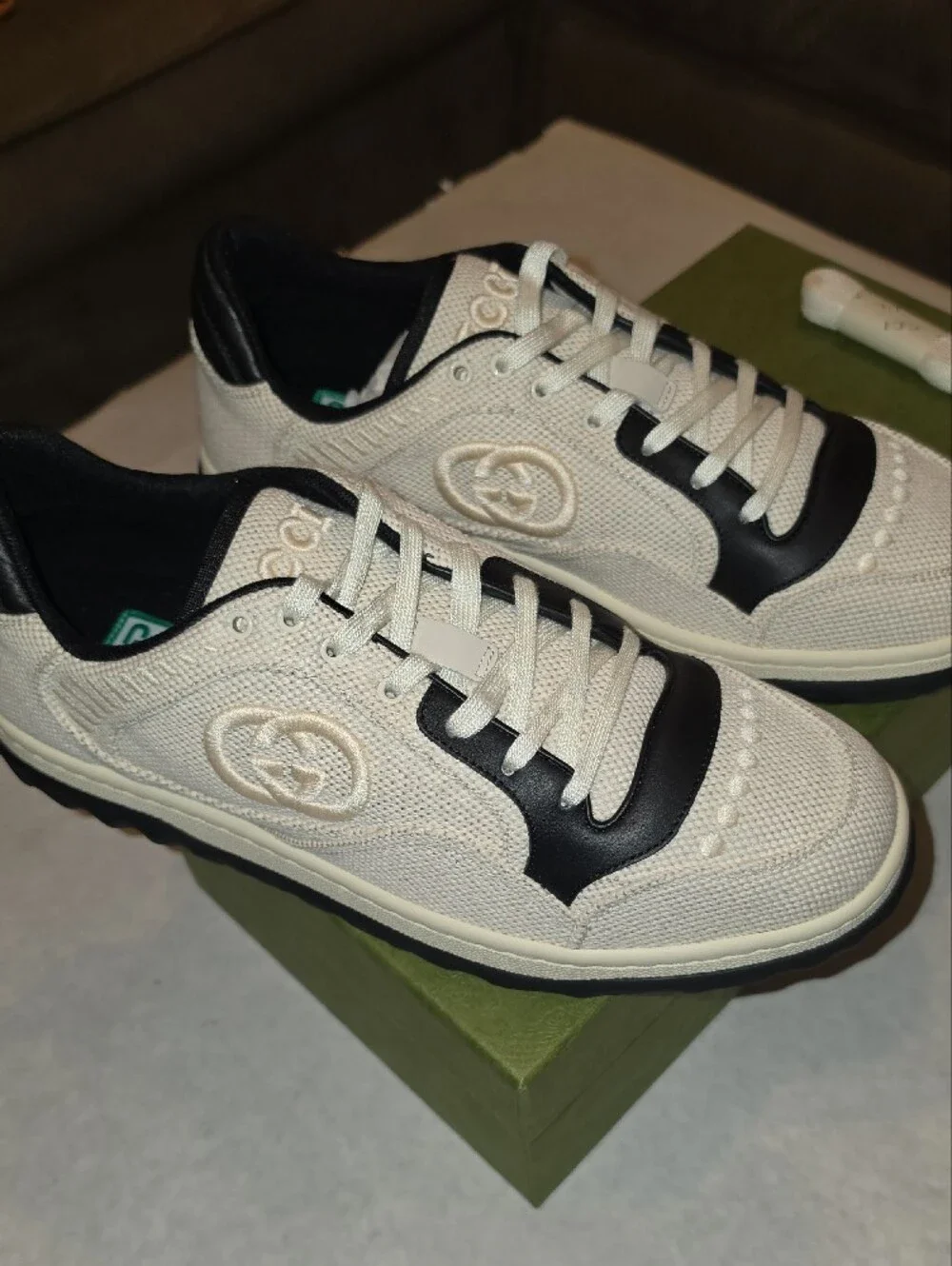 Gucci Men’s Cream & Black Canvas Low-Top Sneakers
